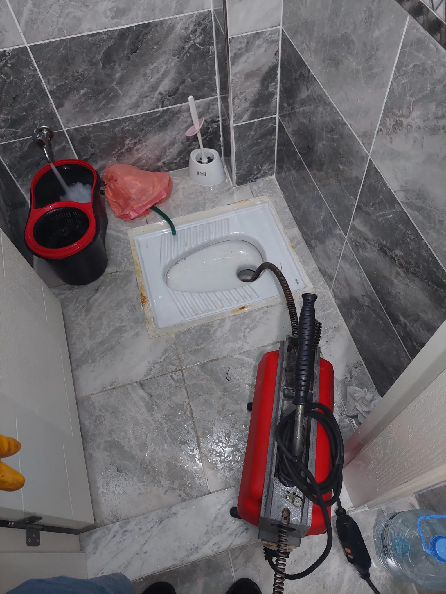 Klozet tıkanıklığı açma uygulaması